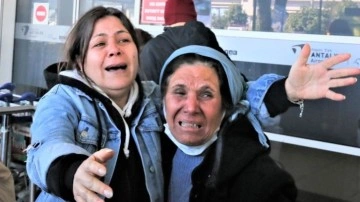 Antalya'ya gelen depremzede annesini görünce kendini tutamadı