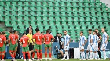 Arjantin-Fas maçında olaylar çıktı maçtan 1 saat sonra Arjantin'in attığı gol iptal edildi