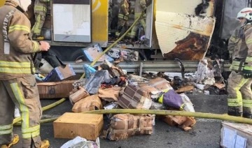 Arnavutköy'de 'kargo' yüklü kamyon alev alev yandı