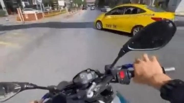Ataşehir'de motosiklet dönüş yapan taksiye çarptı