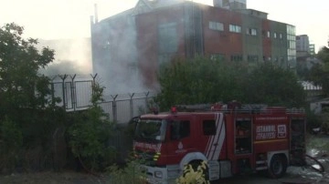 Ataşehir'de marangoz atölyesinde çıkan yangın söndürüldü