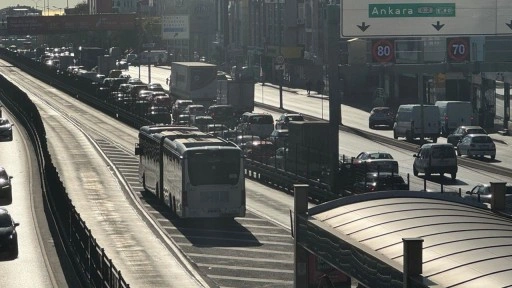 Avcılar'da metrobüste yangın paniği!