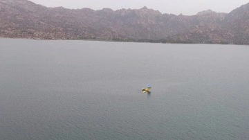 Aydın'da orman yangınına müdahale eden uçak göle sert iniş yaptı
