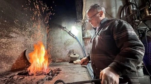 Baba mesleği kalaycılığı 57 yıldır sürdürüyor