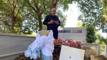 Baba Özer Aci, oğlunun mezarını ziyaret etti!