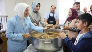 Bakan Göktaş, Alevi vatandaşlarla bir araya geldi, aşure dağıttı