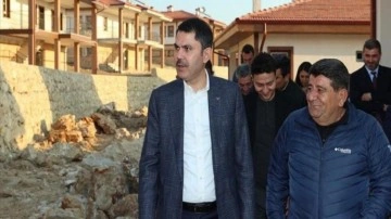 Bakan Kurum, Manavgat'ta 2021'deki yangın sonrası inşa edilen evleri inceledi