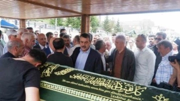 Bakan Tekin Erzurum'da vefat eden emekli öğretmenin cenaze törenine katıldı