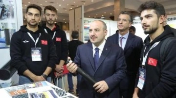 Bakan Varank, Türk Kompozit 2022 Fuarı'nı ziyaret etti