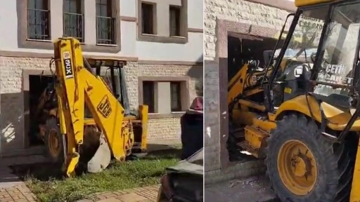 Bartın'da iş makinesi eve daldı: 1 yaralı