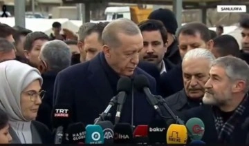 Basın açıklamasında öne geçmeye çalışan Nebati ile Erdoğan'ın bakışması gündem oldu