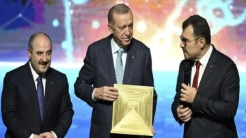 Cumhurbaşkanı Erdoğan'a takdim edildi! Kilogramı 388 bin dolar