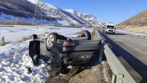 Bayburt'ta otomobil devrildi! 3 kişi yaralandı