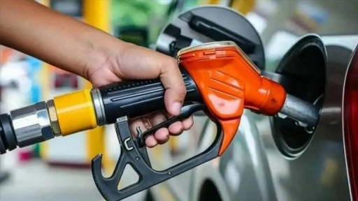 Benzine bir indirim daha gelecek mi? Brent petrol ne kadar oldu? İşte güncel fiyatlar