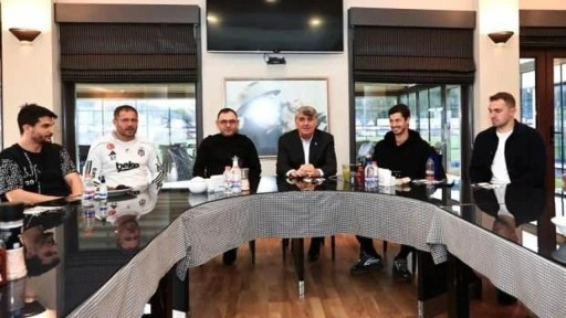 Beşiktaş'ta Başkan Serdal Adalı, Futbol A Takımı ile buluştu