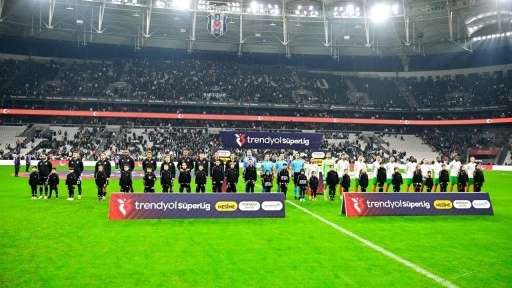 Beşiktaş tribünlerinden Hasan Arat'a tepki! 