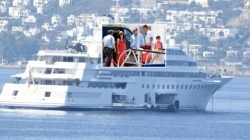 Bodrum'a restora giden ünlü milyarder yemek için 500 bin TL ödedi ve 50 bin TL bahşiş bıraktı