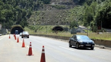 Bolu Dağı'nda ulaşım normale döndü! Heyelan sonrası yol çökmüştü