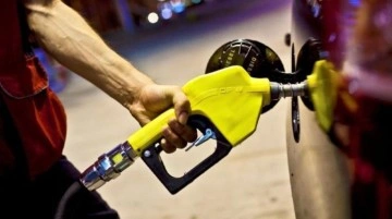 Bu gece yarısından itibaren benzine 84 kuruş zam gelmesi bekleniyor