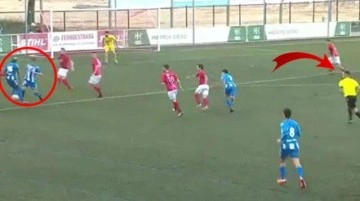 Bu hakem ne yapıyor! Sahadaki 22 futbolcu da verdiği karar karşısında dondu kaldı