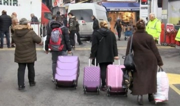 Bulgarların ardından... Otobüsle gelip TIR ve kamyonlarla bavullarını götürüyorlar