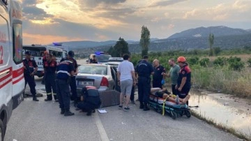 Burdur'da feci kaza! İki otomobil kafa kafaya çarpıştı: Ölü ve yaralılar var