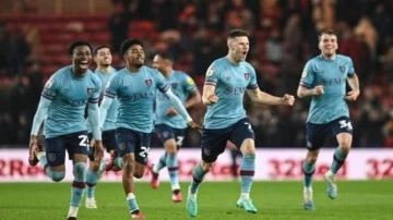 Burnley, İngiltere Premier Lig'e yükselmeyi garantiledi