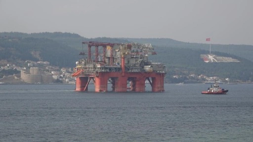 Çanakkale Boğazı tek yönlü gemi trafiğine kapatıldı