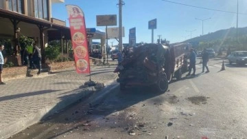 Çanakkale'de feci kaza: Kamyonet, TIR'a arkadan çarptı!