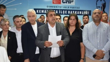 CHP Kemalpaşa İlçe Başkanı Ahmet Yılmaz'ın aracı kurşunlandı