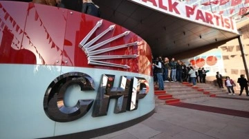 CHP yönetiminde 8 istifa