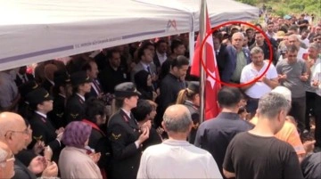 CHP'li vekilden şehit cenazesinde tepki çeken hareket