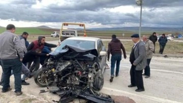 Çubuk’ta feci kaza: Kavşakta iki araç çarpıştı, 7 kişi yaralandı