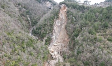 Depremle yarılan dağ, doğal göletler oluşturdu