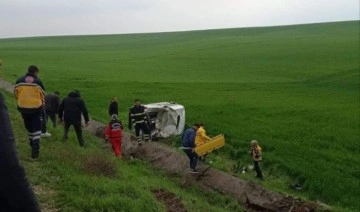 Diyarbakır'da işçi servis minibüsü devrildi: 3’ü ağır, 9 yaralı