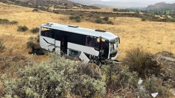 Düğüne giden midibüs devrildi: 27 yaralı