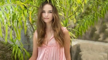 Dünyanın yaşayan en güzel kızı Kristina Pimenova yılbaşı pozuyla büyüledi