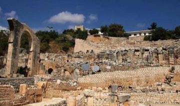 Elaiussa Sebaste Antik Kenti'ndeki hamam sütunları ayağa kaldırılacak