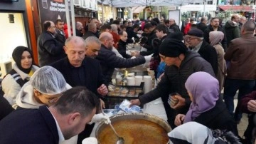 "En kötü yemek" listesine tepki olarak karalahana çorbası dağıttılar