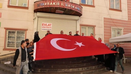 Evlat nöbetindeki aileler, Ankara’daki terör saldırısını lanetledi