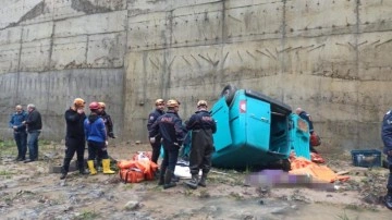 Feci kaza: Dereye düşen araçtaki 4 kişi hayatını kaybetti