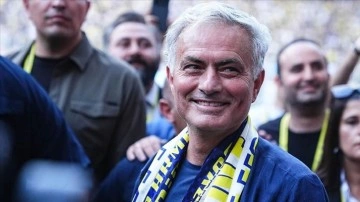 Fenerbahçe'de Jose Mourinho göreve başladı! Ekibinde yer alacak isimler belli oldu