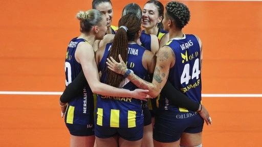 Fenerbahçe Medicana, VakıfBank'ı set vermeden geçti