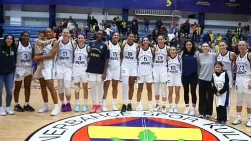 Fenerbahçe Opet, 72 maçlık galibiyet serisine 4 kupa sığdırdı