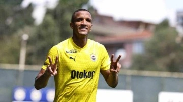 Fenerbahçe'de yeni transfer Becao, takımla ilk antrenmanına çıktı