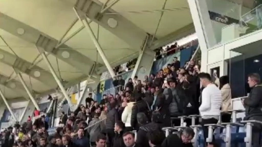 Fenerbahçeli yöneticiler ile Eyüpsporlu taraftarlar arasında gerginlik