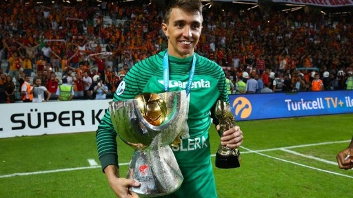 Fernando Muslera'dan Galatasaray'a sözleşme cevabı