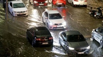 Fethiye'de sağanak: Yollar göle döndü