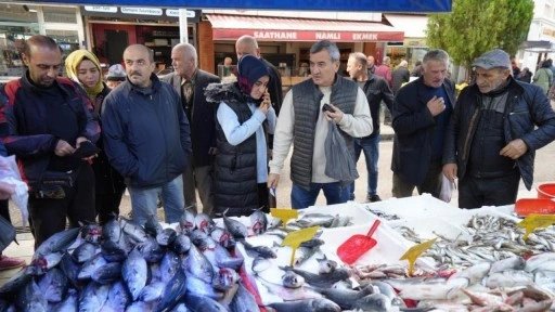 Fırtına dindi, balık tezgahları şenlendi