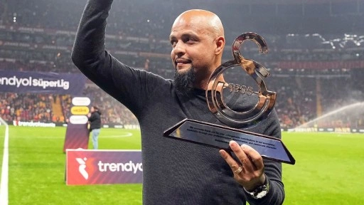 Galatasaray, Felipe Melo'ya plaket verdi